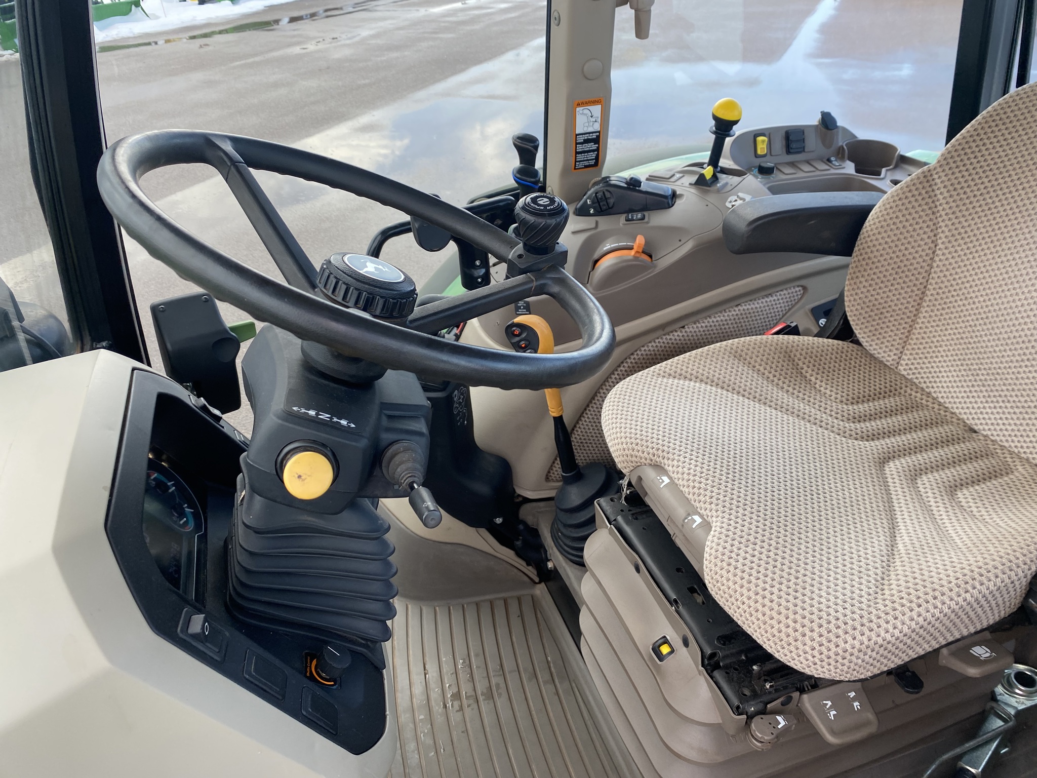 2021 John Deere 5115M Image 7