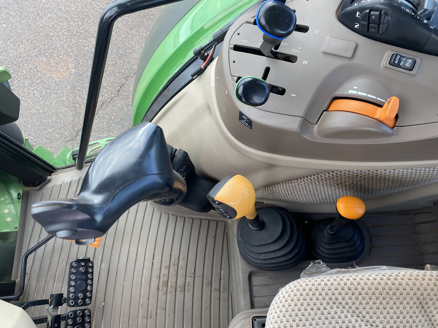 2021 John Deere 5115M Image 6