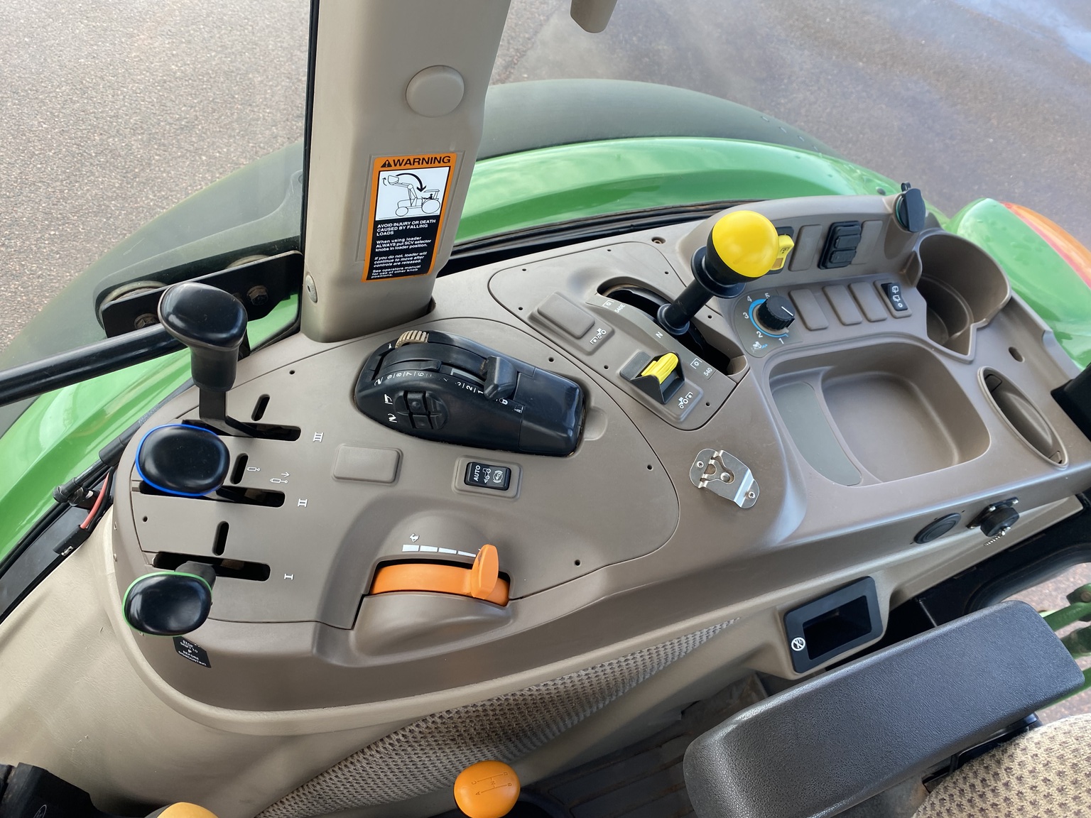 2021 John Deere 5115M Image 9