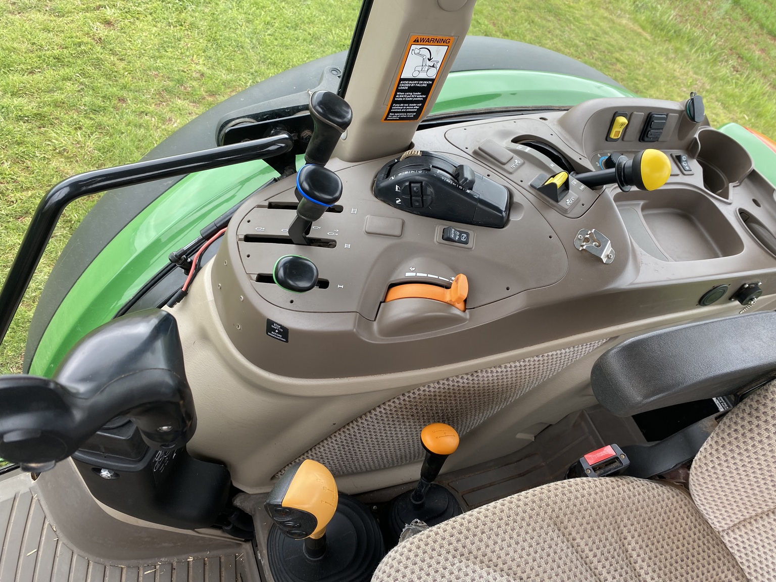 2021 John Deere 5115M Image 8