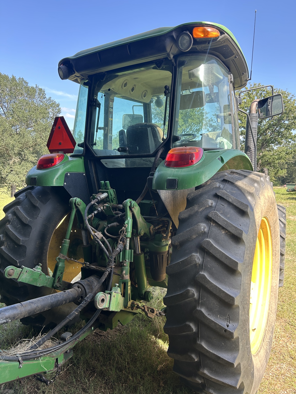 2015 John Deere 6115D Image 6