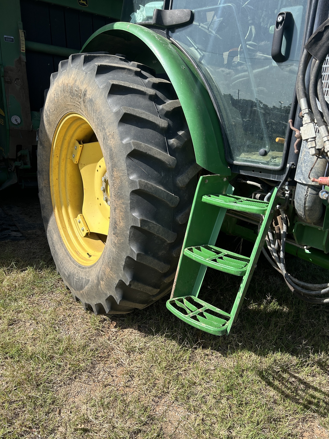 2015 John Deere 6115D Image 11