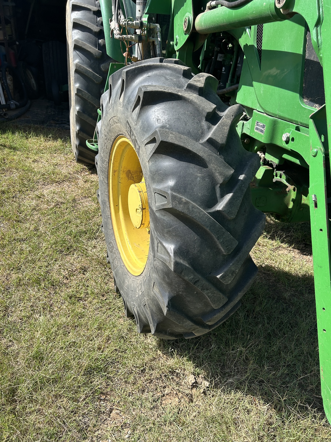 2015 John Deere 6115D Image 13