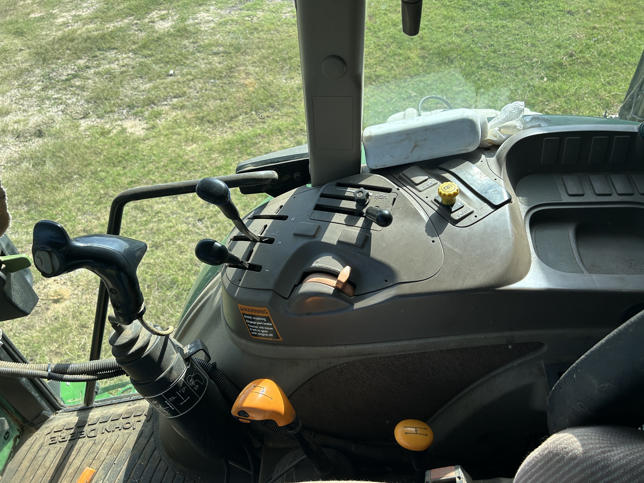 2015 John Deere 6115D Image 10
