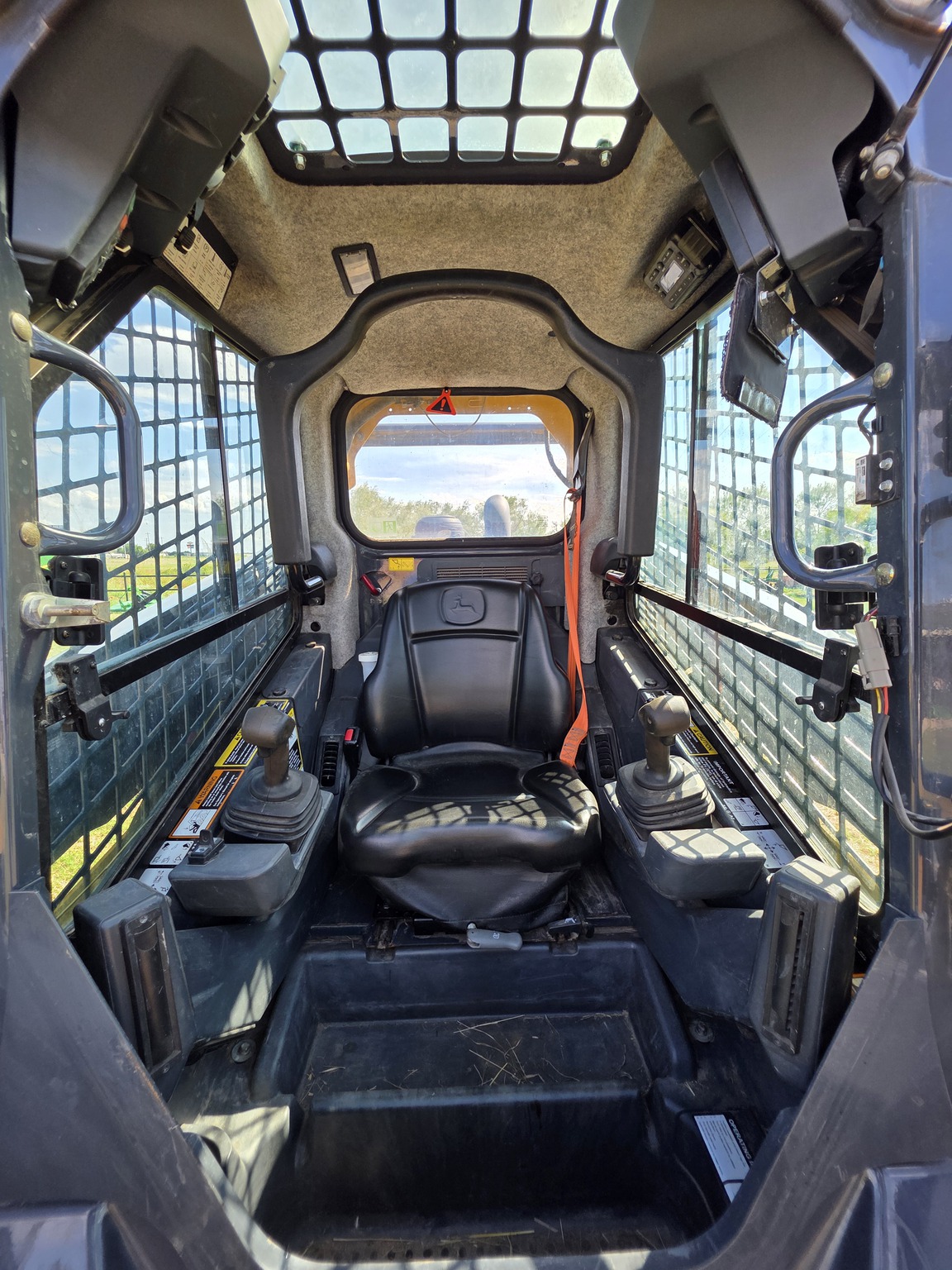 2019 John Deere 333G Image 10