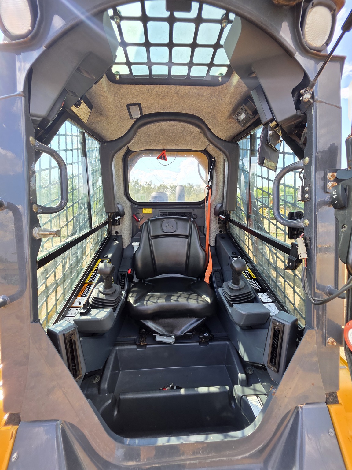 2019 John Deere 333G Image 7