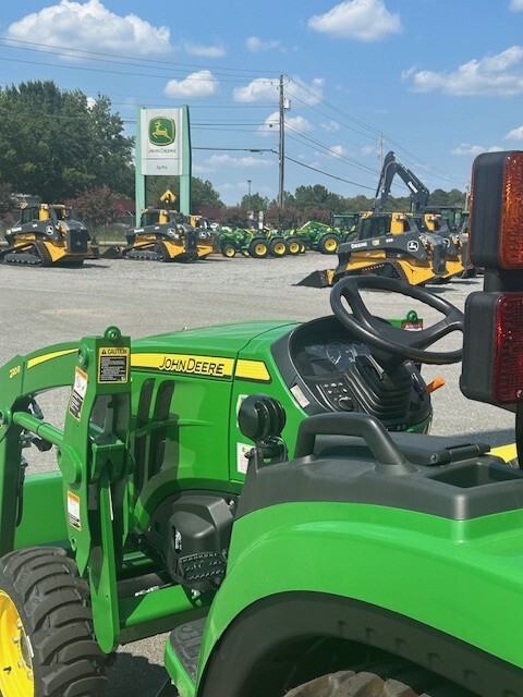 2025 John Deere 2032R Image 5