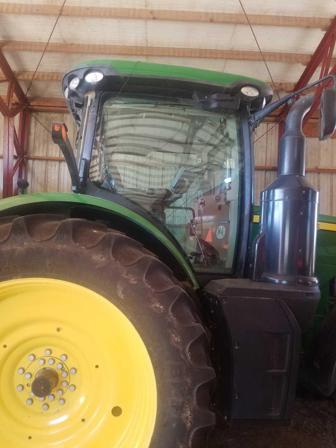 2015 John Deere 8270R Image 6