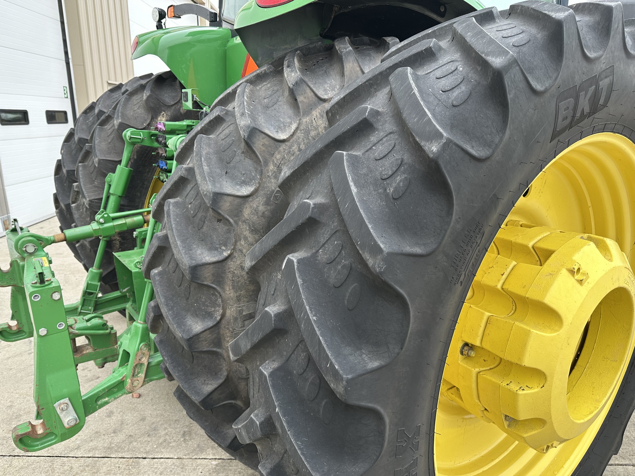 2015 John Deere 8270R Image 11