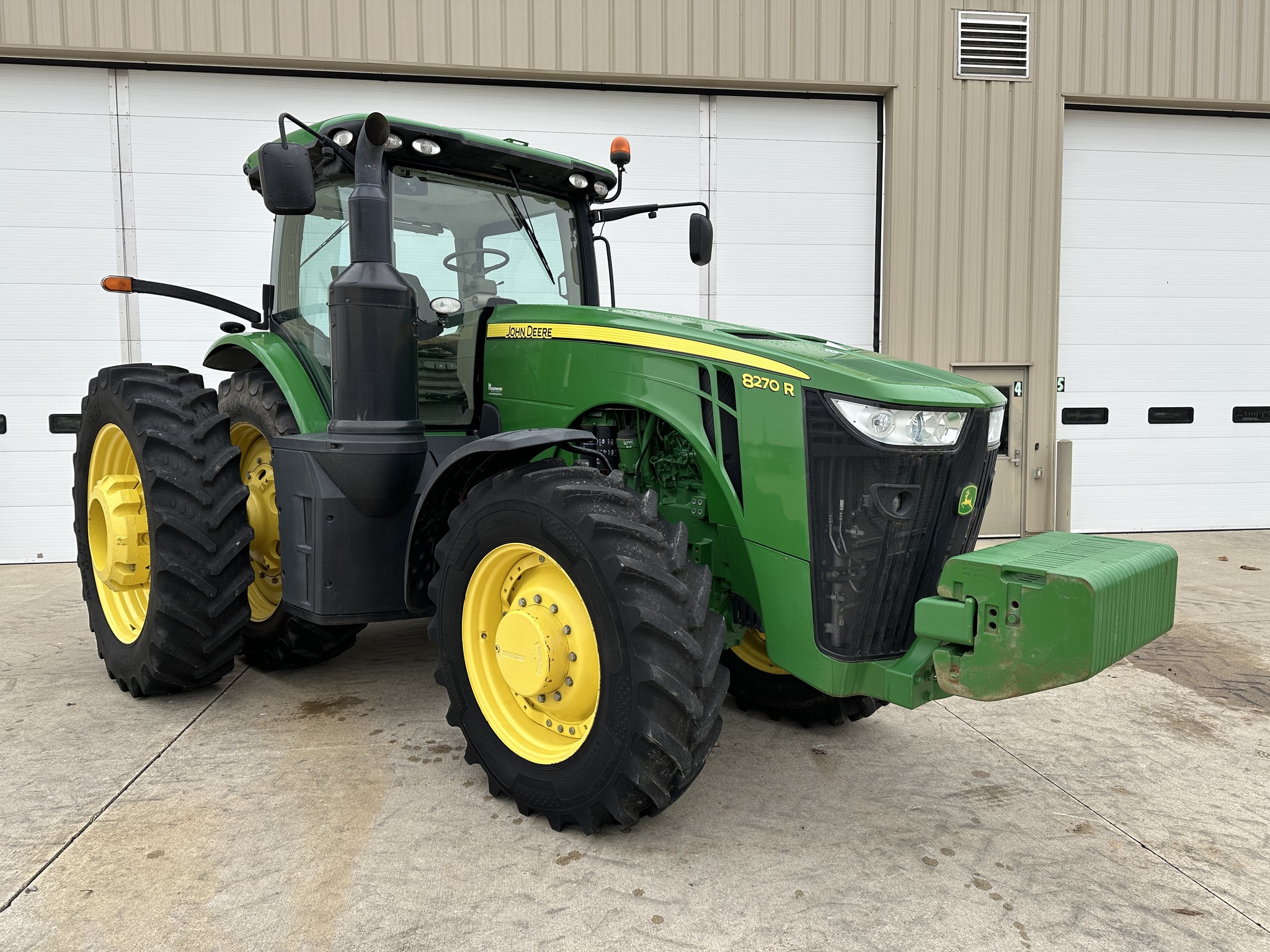 2015 John Deere 8270R Image 1