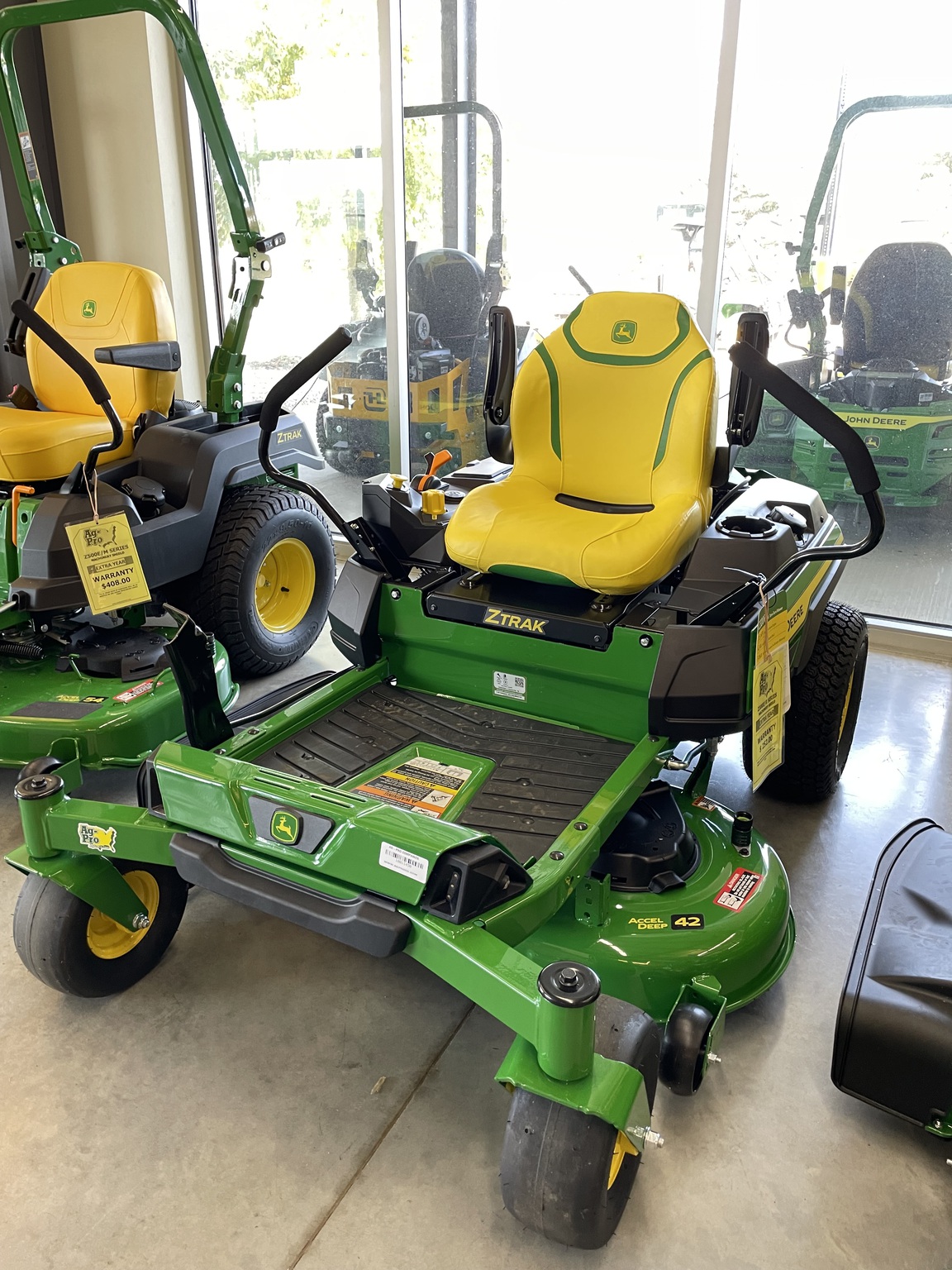 2025 John Deere Z320R Image 1