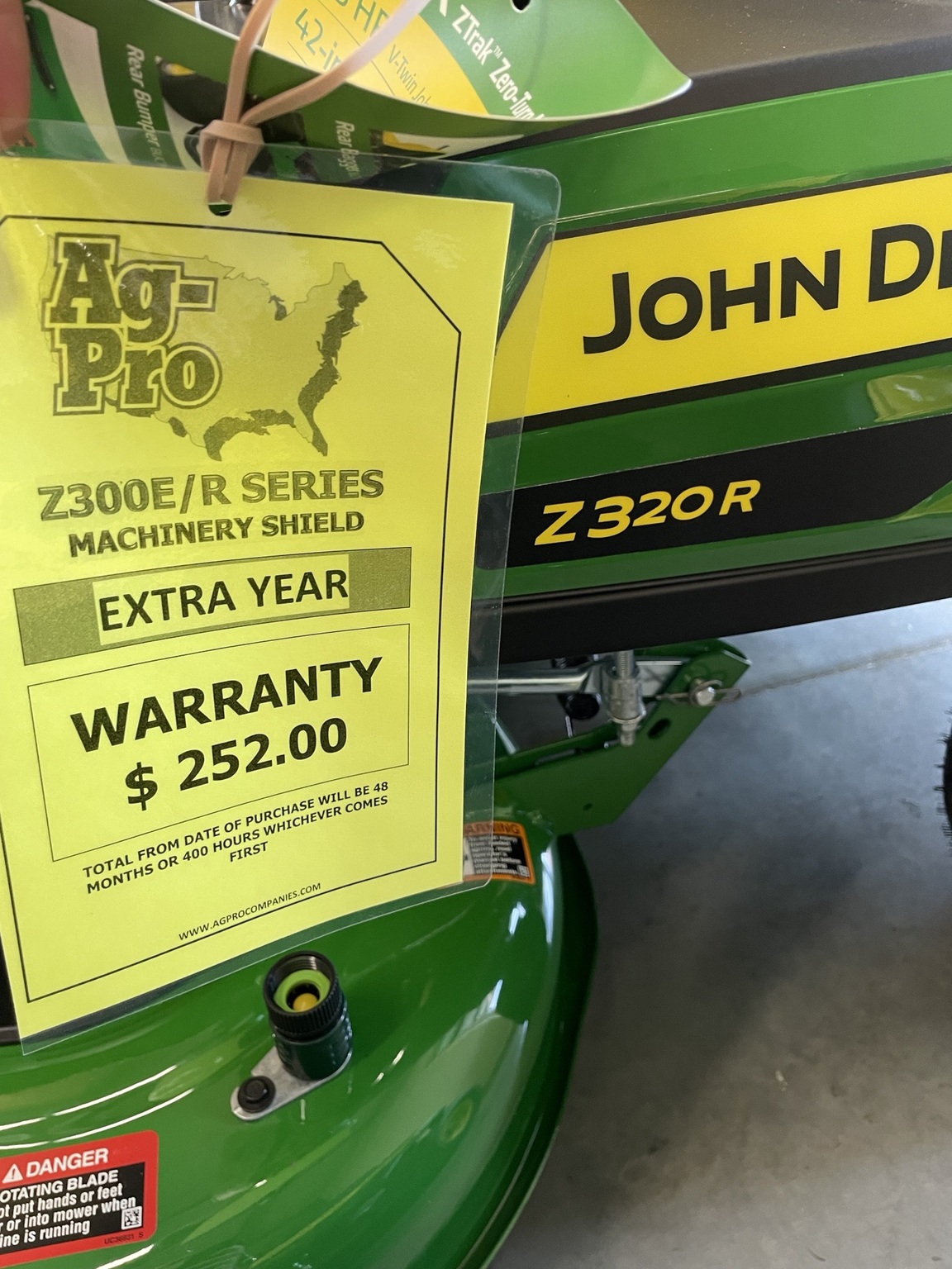 2025 John Deere Z320R Image 5