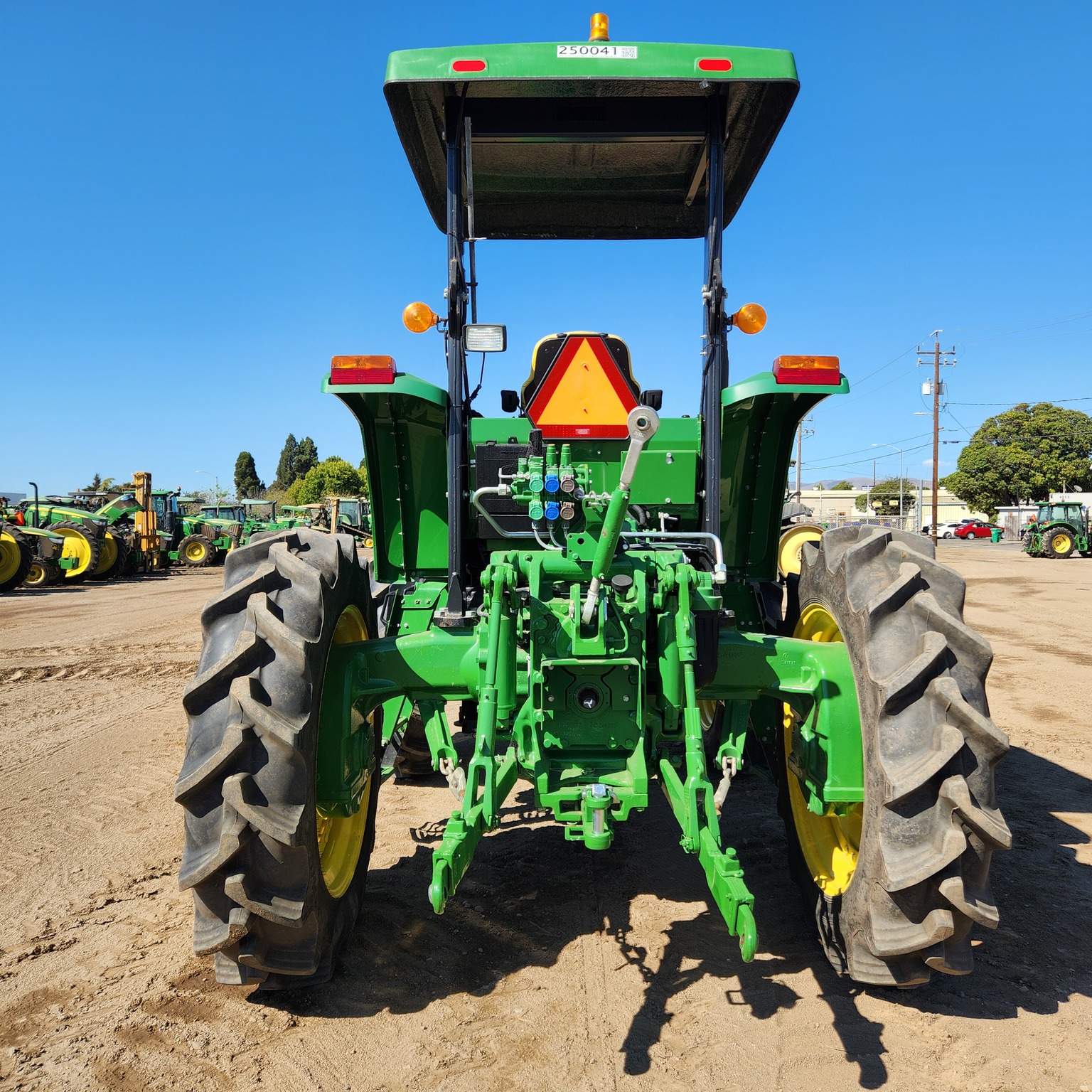 2022 John Deere 6120E Image 4