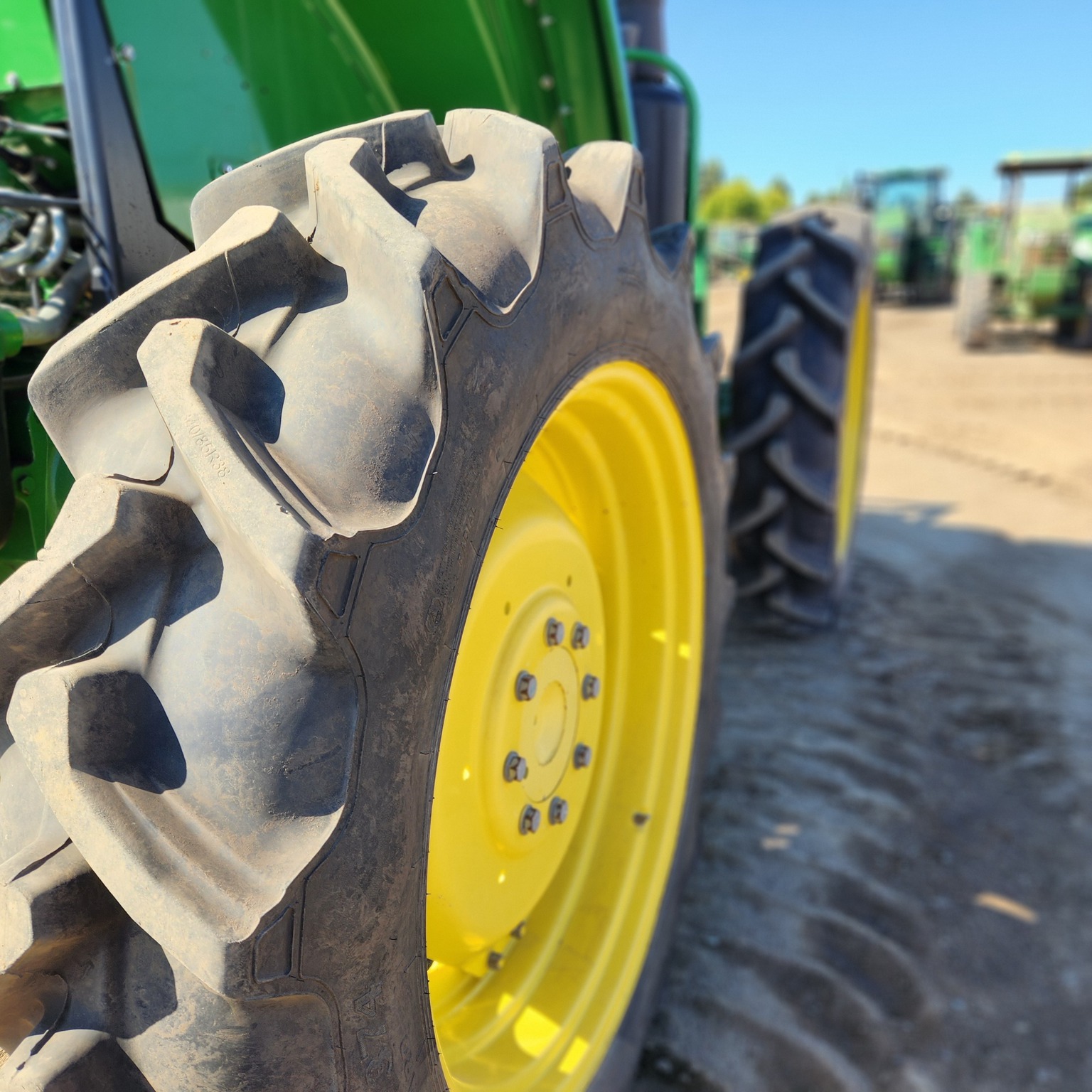 2022 John Deere 6120E Image 9