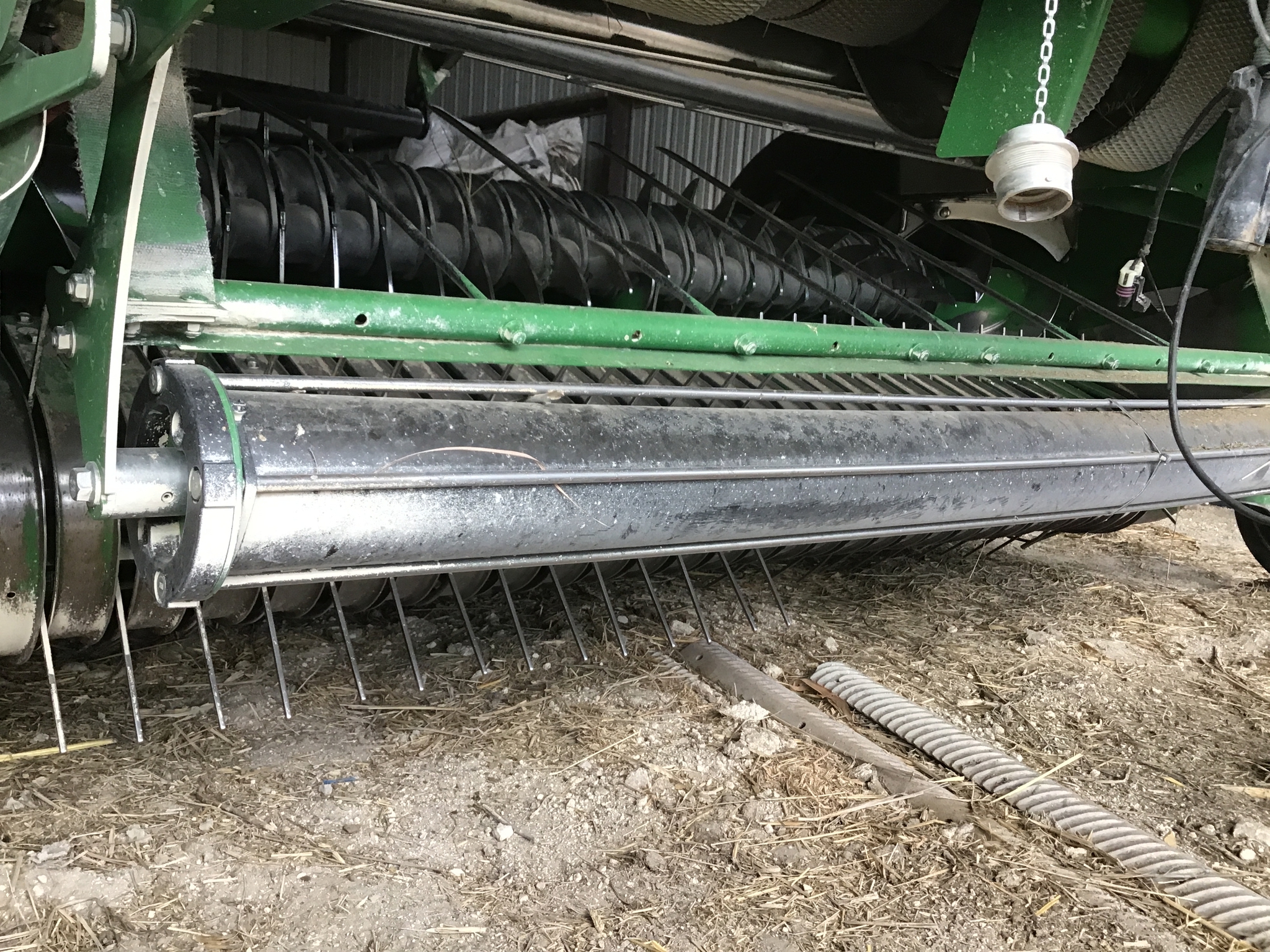 2021 John Deere 560M Image 5