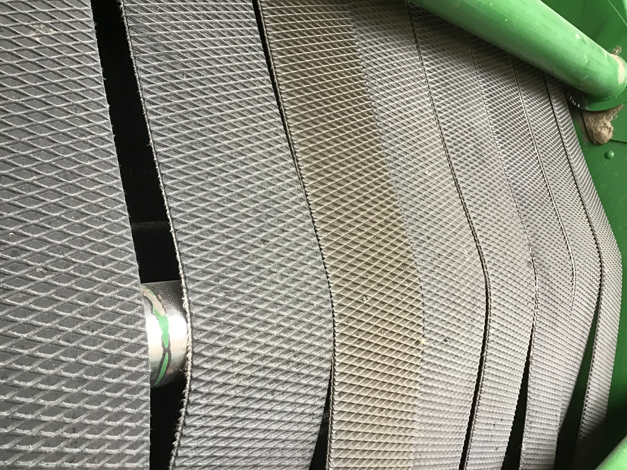 2021 John Deere 560M Image 8
