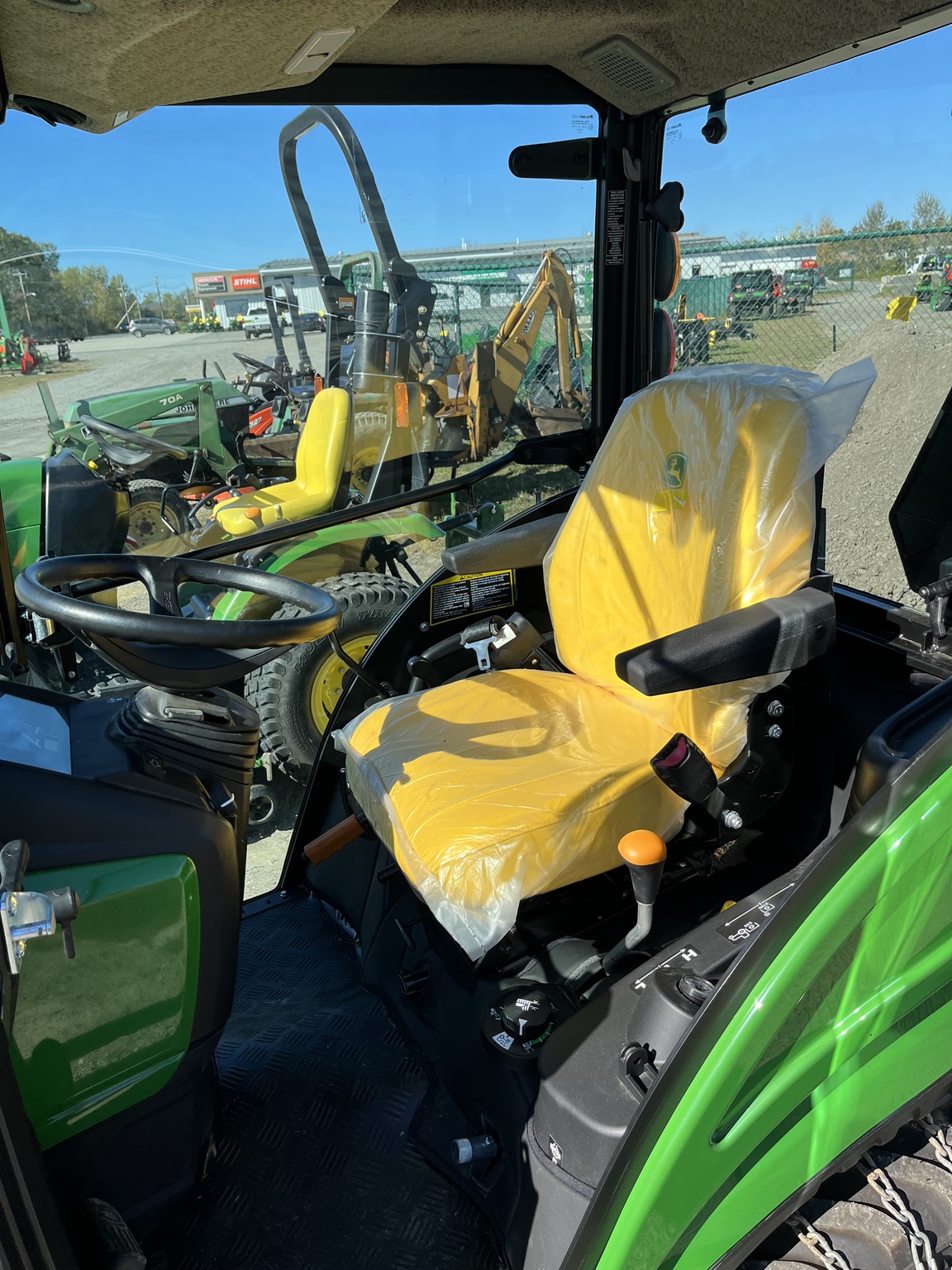 2024 John Deere 1025R Image 9