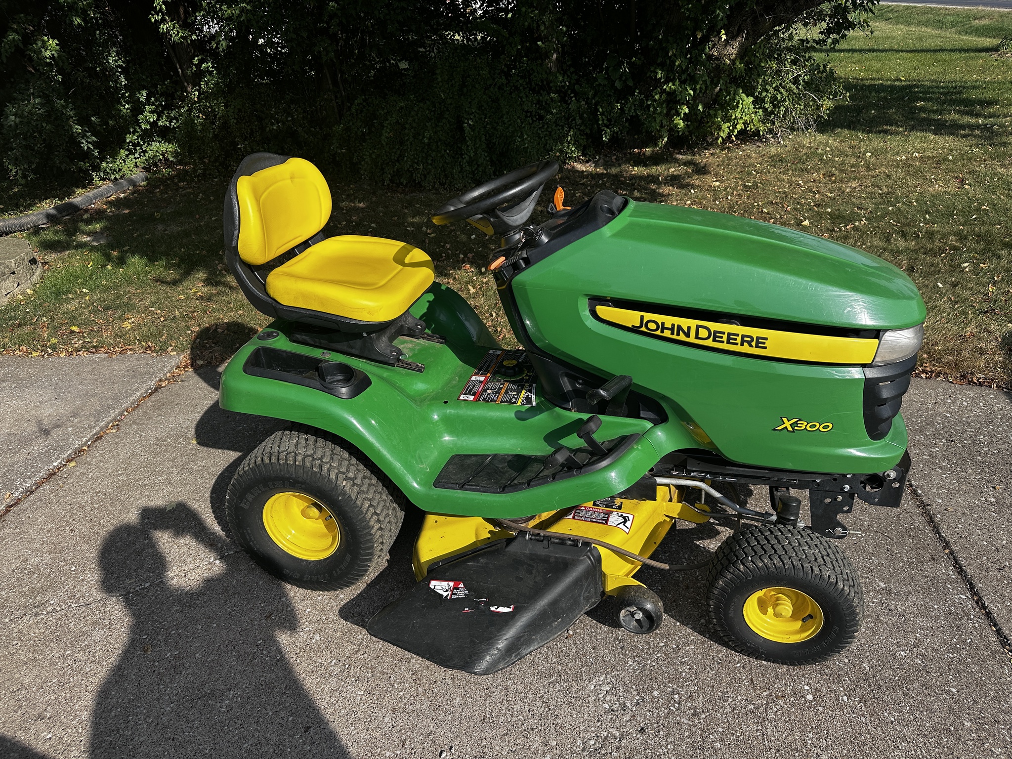 2011 John Deere X300 Image 1