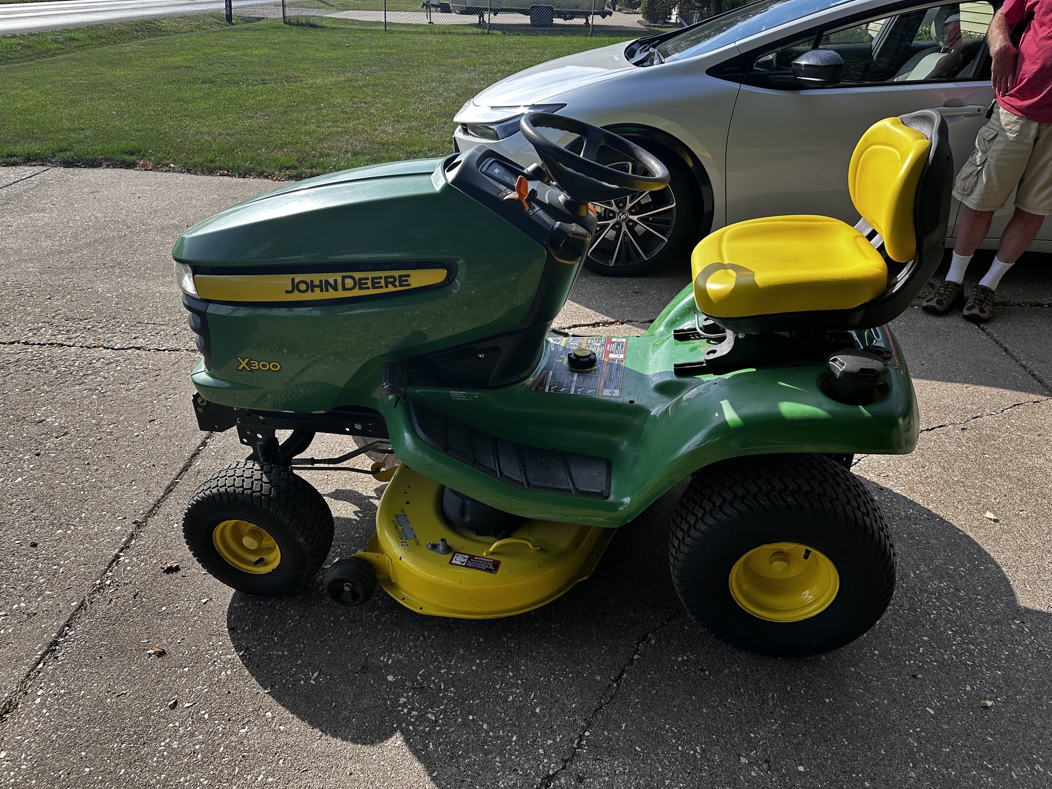 2011 John Deere X300 Image 5