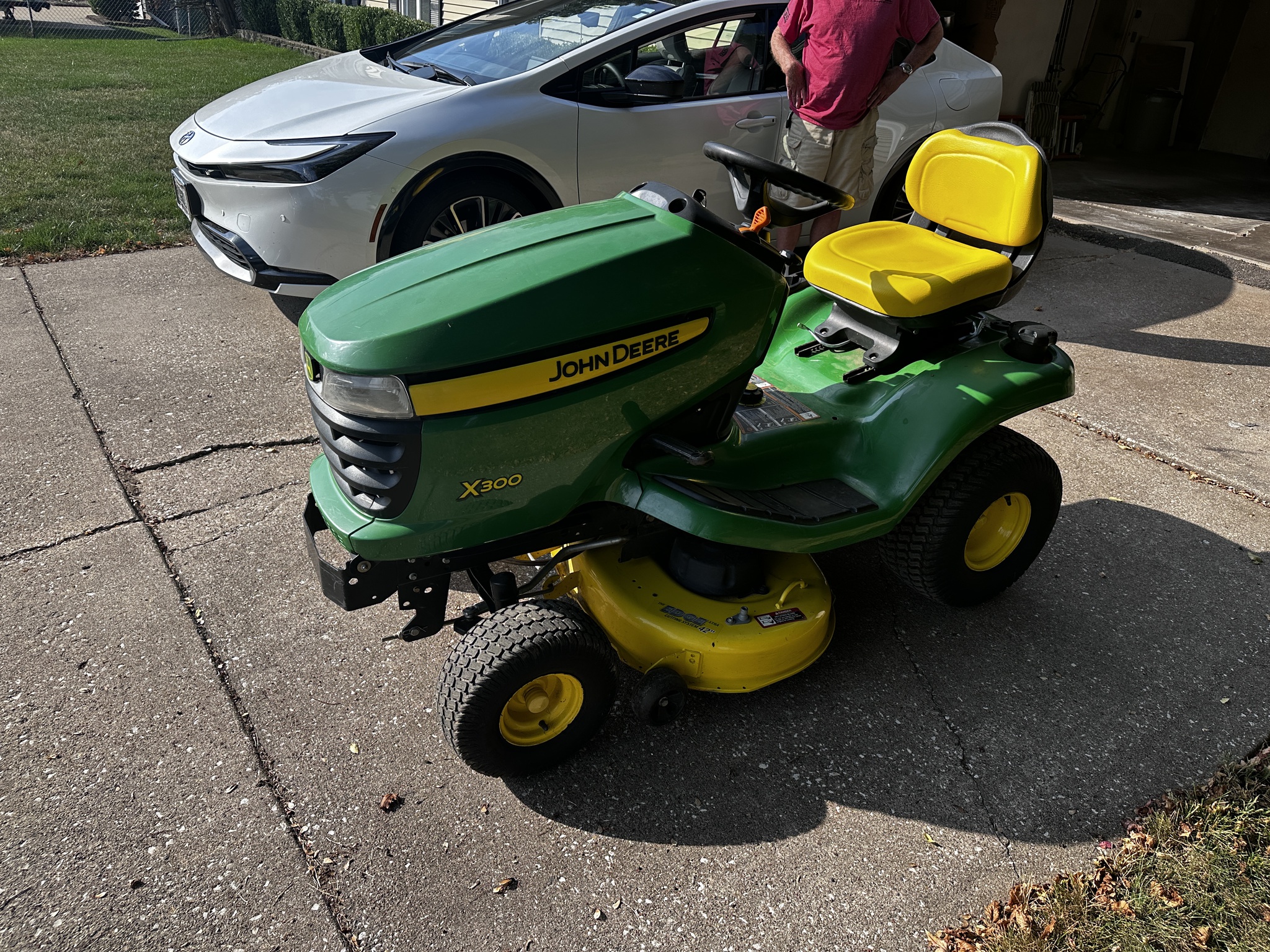 2011 John Deere X300 Image 6