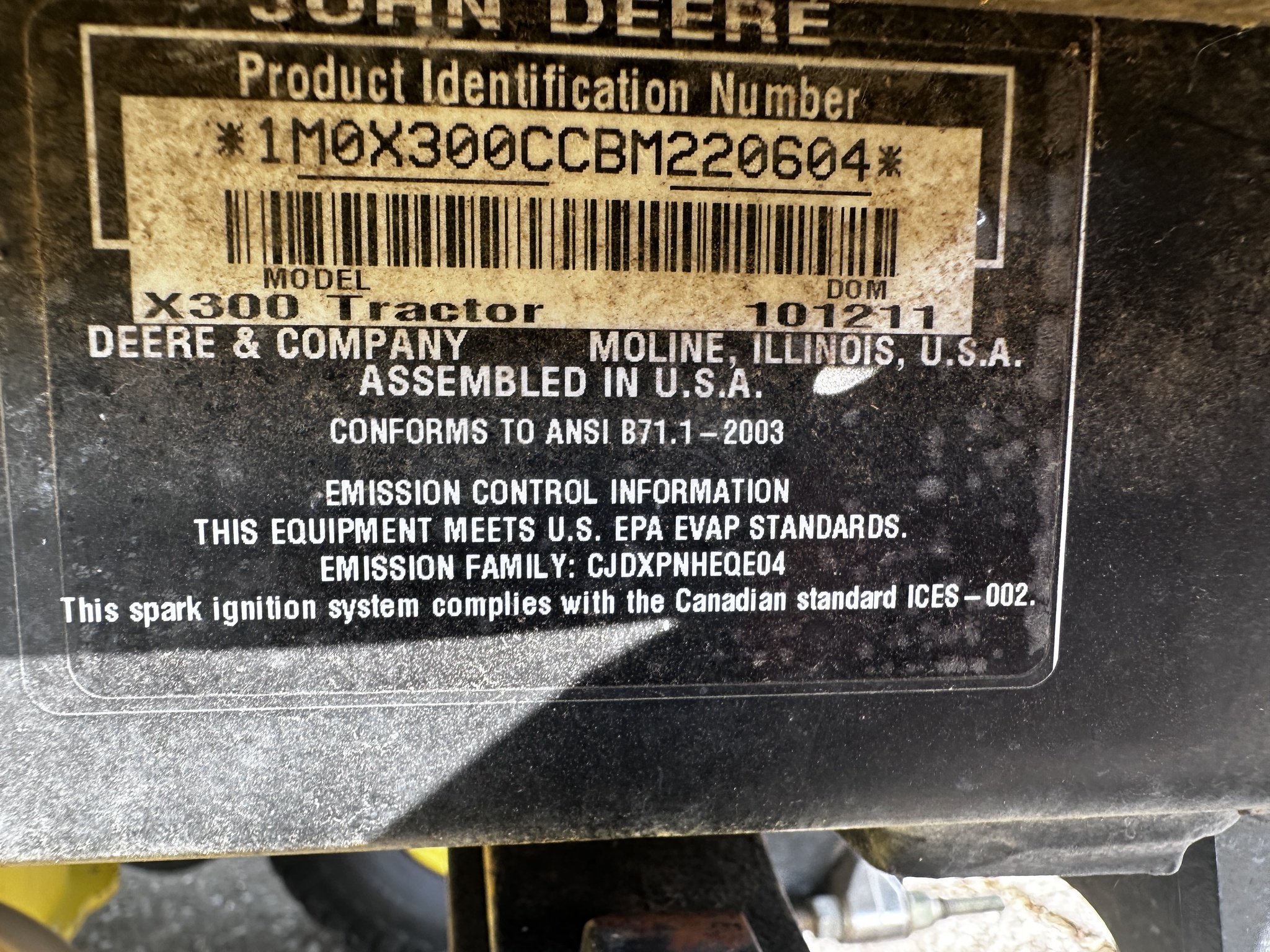 2011 John Deere X300 Image 10