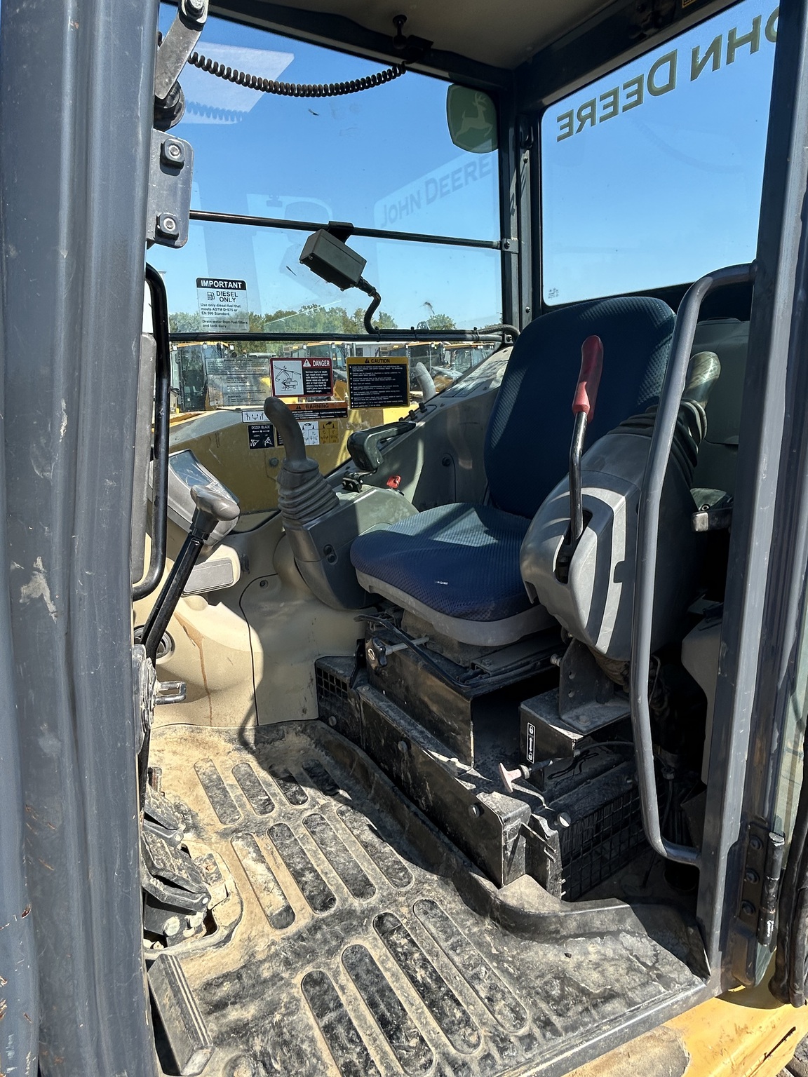 2012 John Deere 85D Image 6