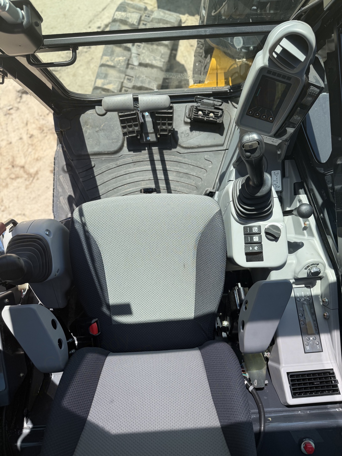 2025 John Deere 60 P Image 16