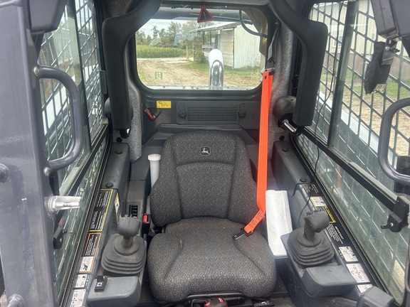 Photo of 2024 John Deere 333G