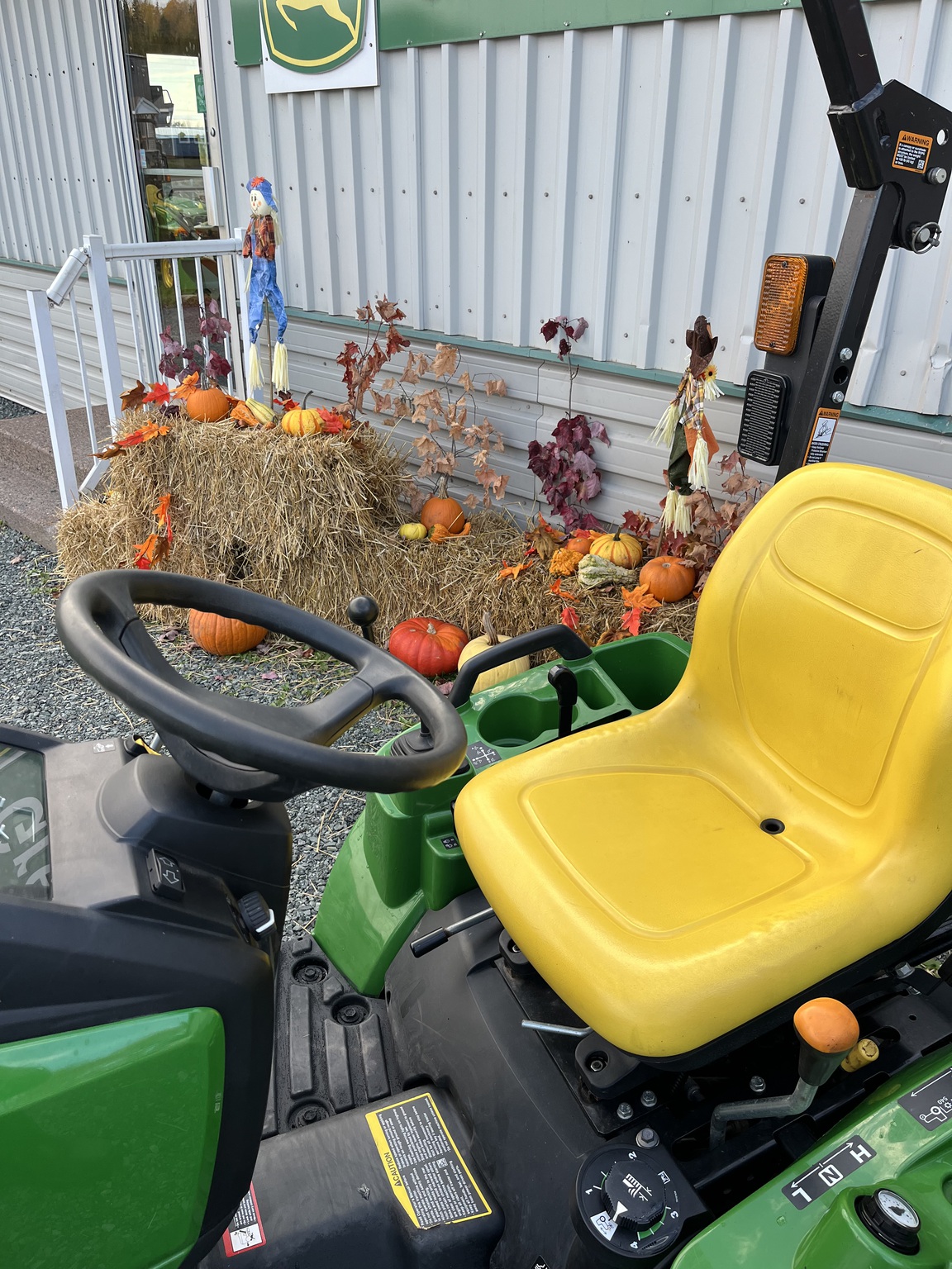 2021 John Deere 1023E Image 8