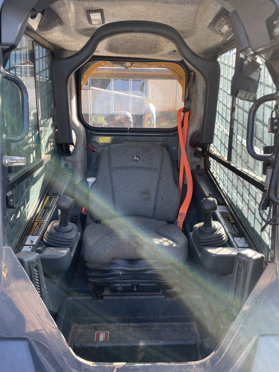 2023 John Deere 333G Image 9