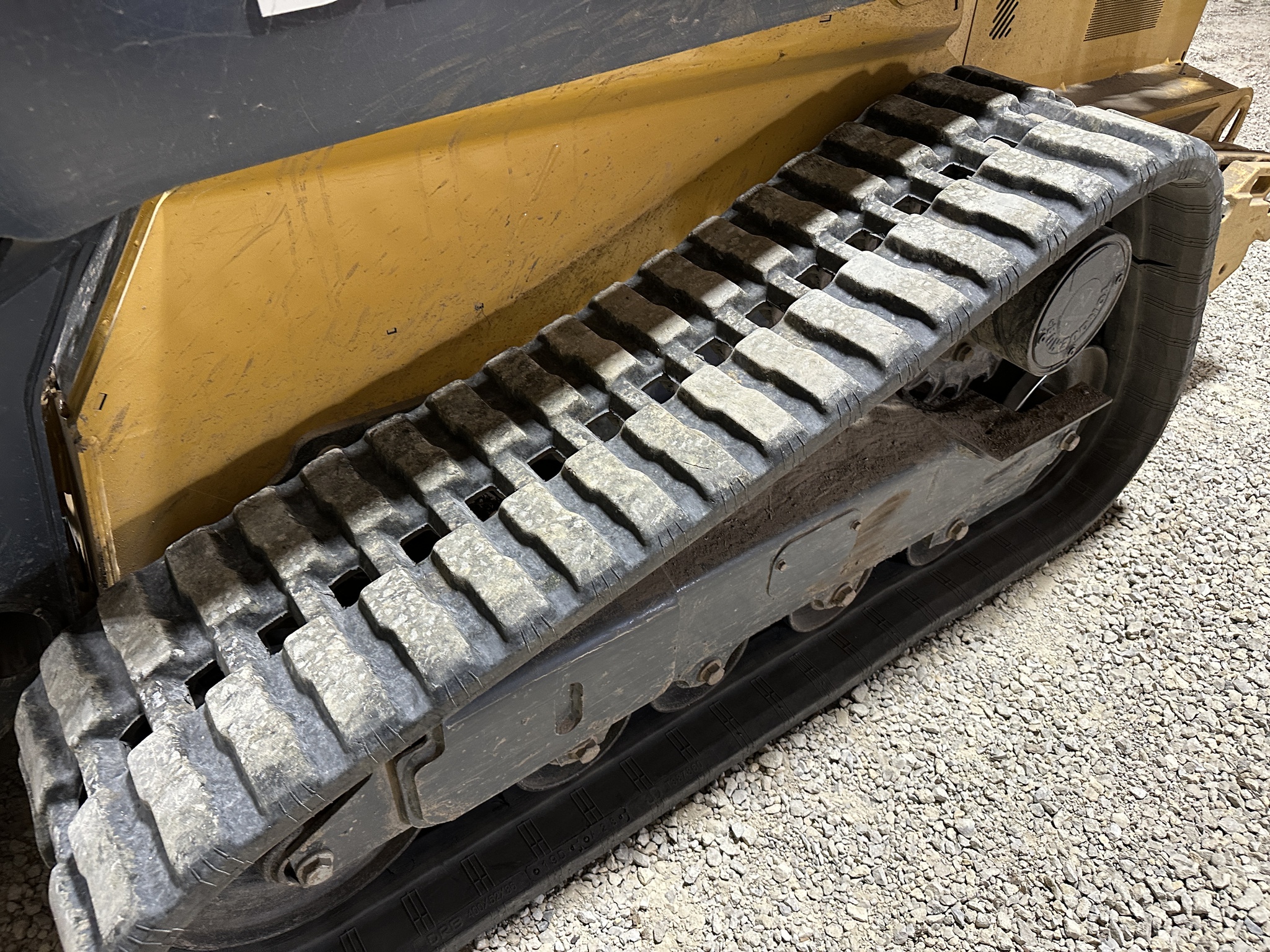 2020 John Deere 325G Image 6