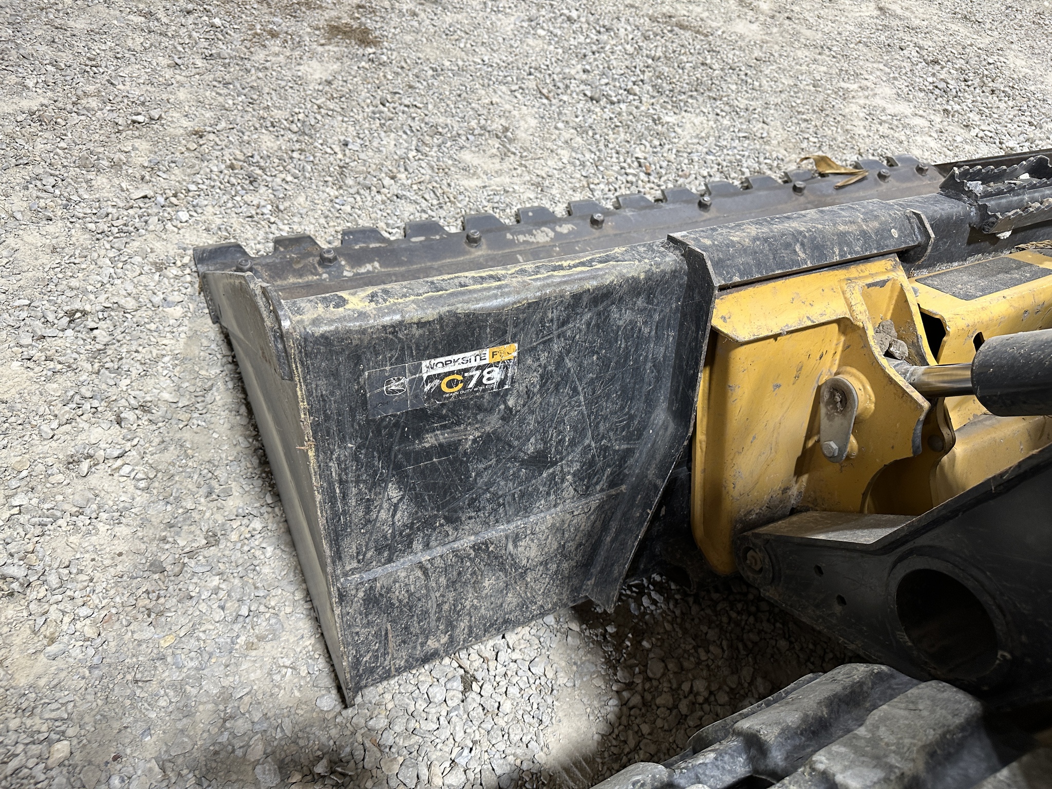 2020 John Deere 325G Image 7