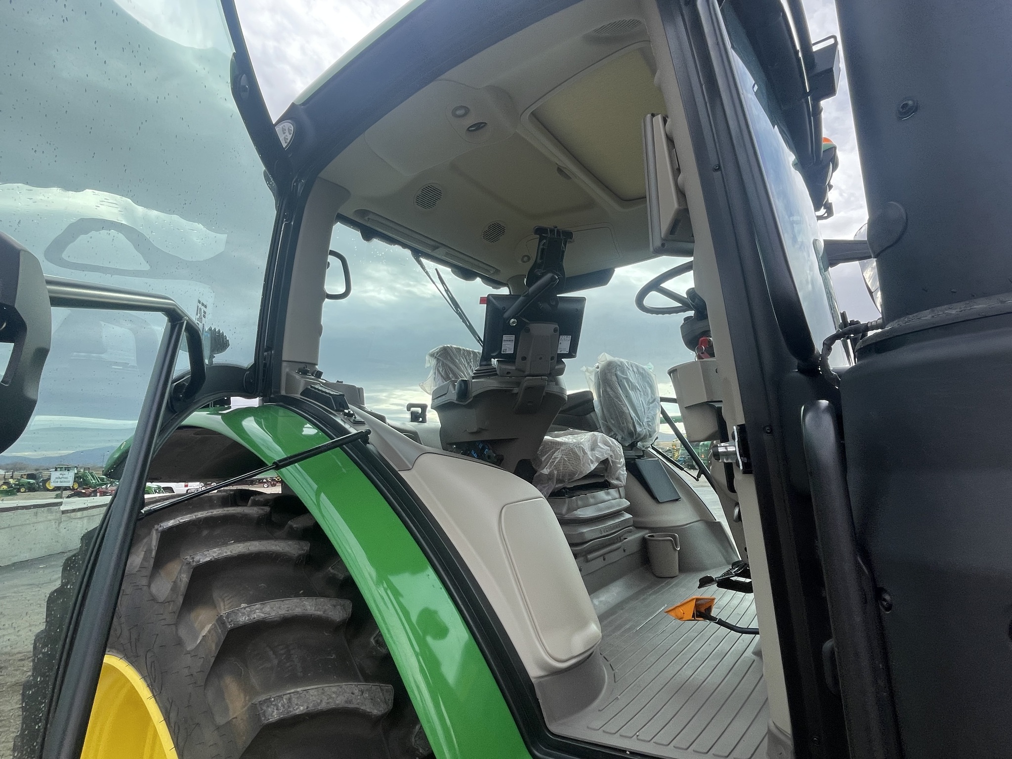 2024 John Deere 6R 120 Image 28