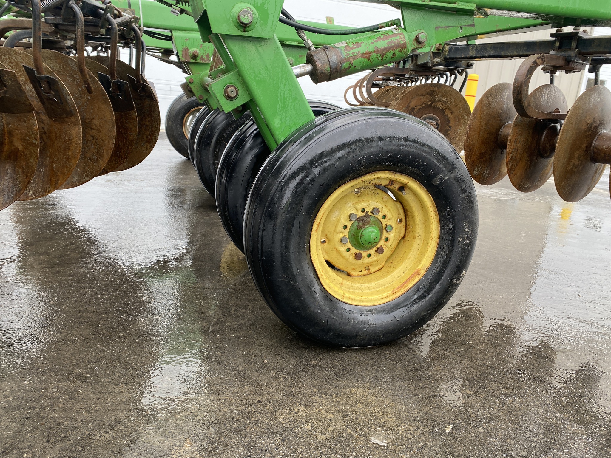 1989 John Deere 640 Image 8