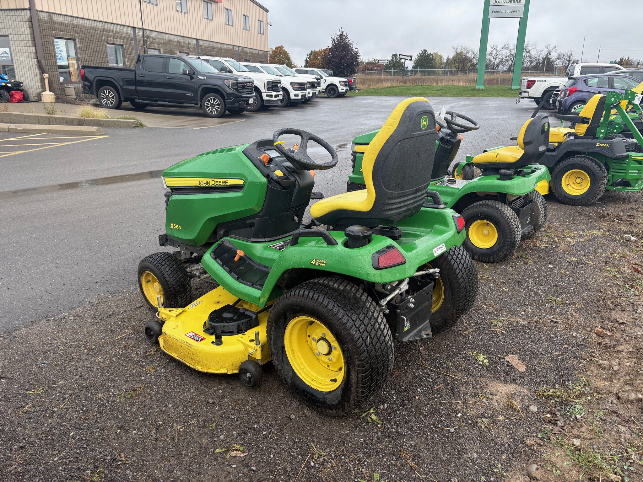 2019 John Deere X584 Image 3