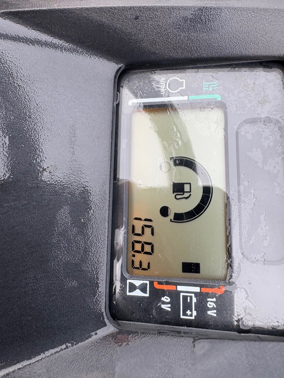 2019 John Deere X584 Image 6