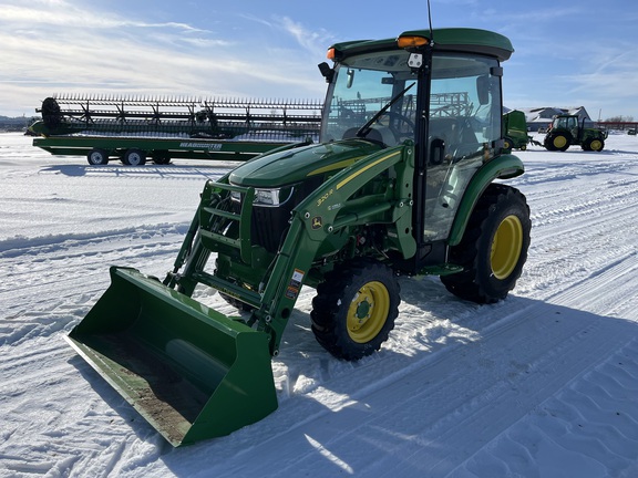 John Deere 3046R