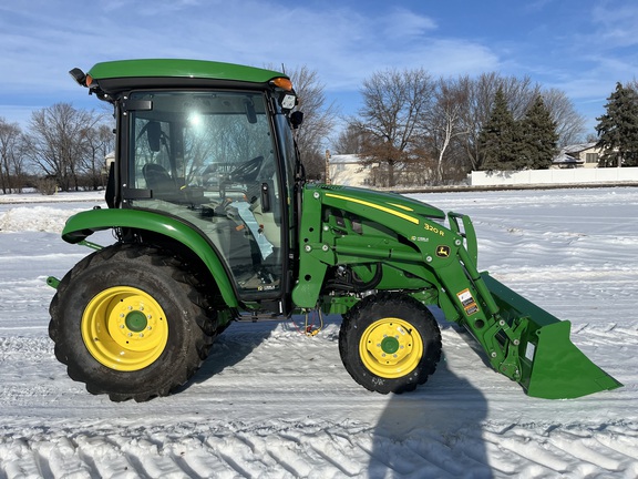 2025 John Deere 3046R - Photo4