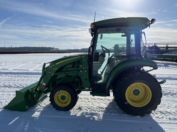 2025 John Deere 3046R - Photo8