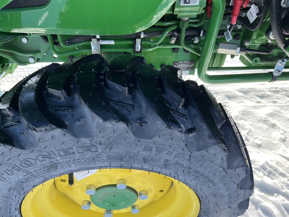 2025 John Deere 3046R - Photo10
