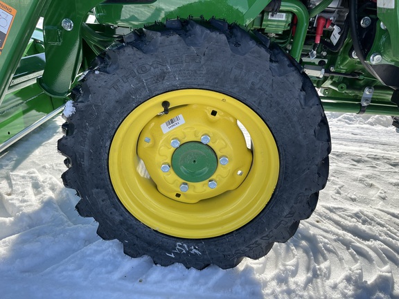 2025 John Deere 3046R - Photo9