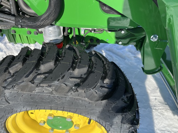 2025 John Deere 3046R - Photo12