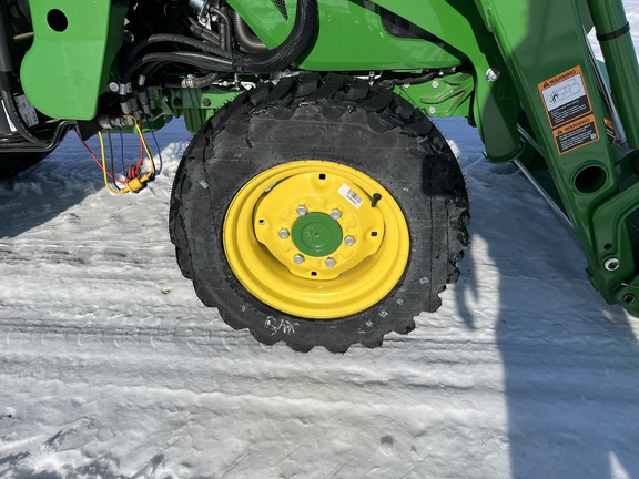 2025 John Deere 3046R - Photo11
