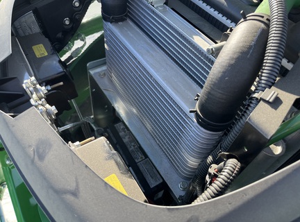 2025 John Deere 3046R - Photo17