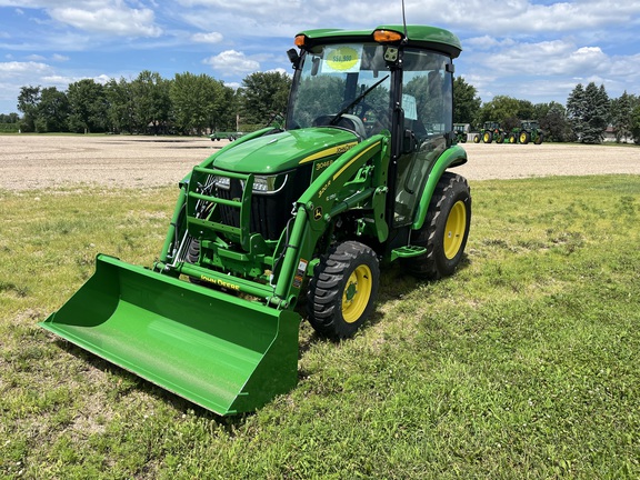  John Deere 3046R