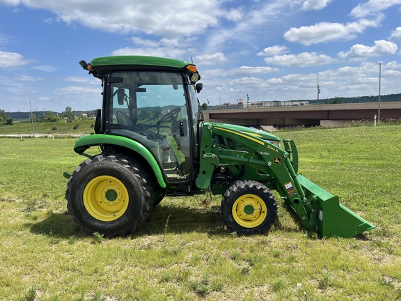 2025 John Deere 3046R - Photo4