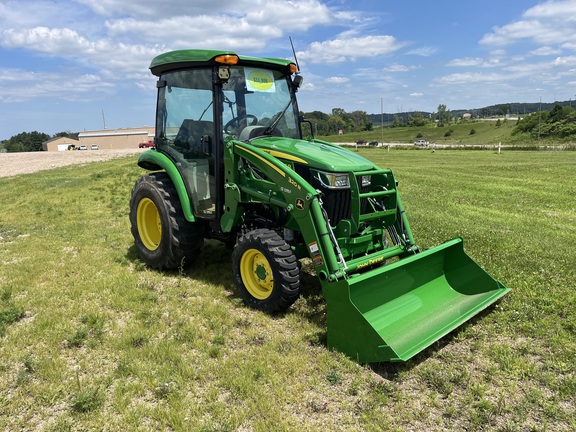 2025 John Deere 3046R - Photo3