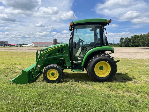 2025 John Deere 3046R - Photo8