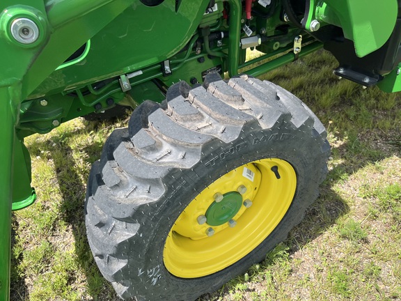 2025 John Deere 3046R - Photo10