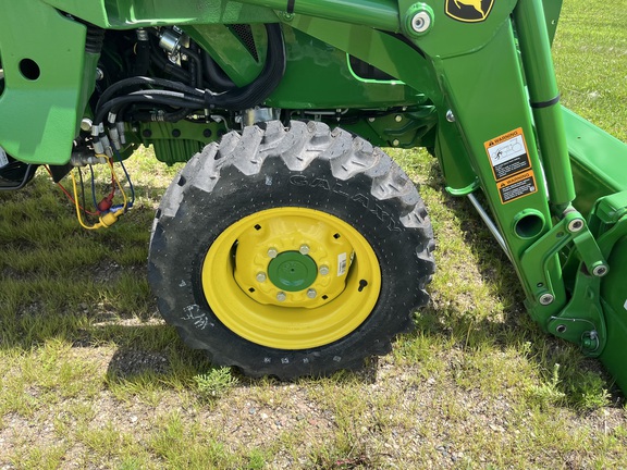 2025 John Deere 3046R - Photo11